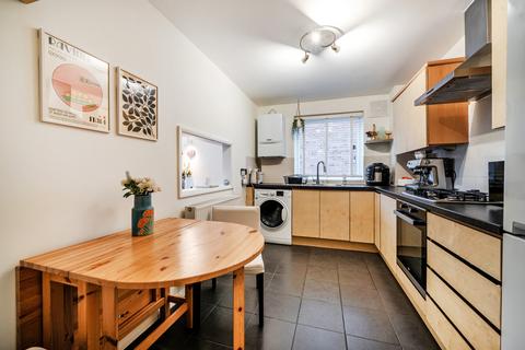2 bedroom flat for sale, Bromley Road, Beckenham, Kent, BR3