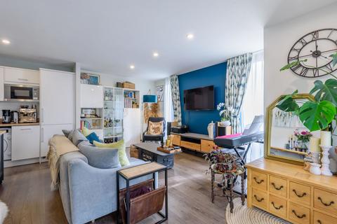 2 bedroom flat to rent, Freeman House, George Mathers Road, SE11