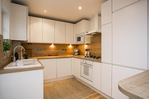 3 bedroom maisonette to rent, Norwood Road SE24 9BH