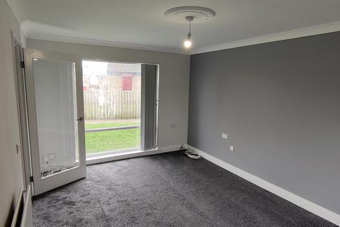 3 bedroom terraced house to rent, Claremont Walk, Gateshead, NE8