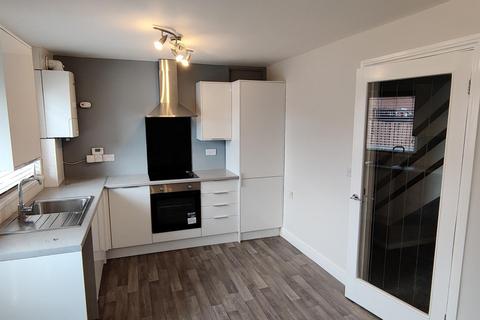 3 bedroom terraced house to rent, Claremont Walk, Gateshead, NE8