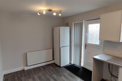 3 bedroom terraced house to rent, Claremont Walk, Gateshead, NE8