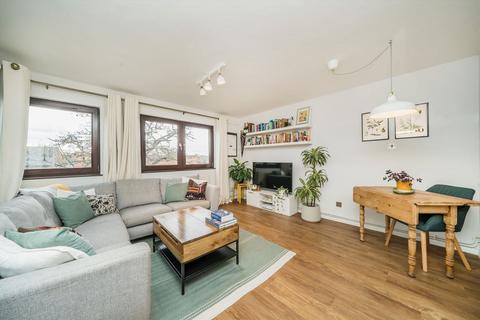 2 bedroom flat for sale, Brighton Road, Surbiton KT6