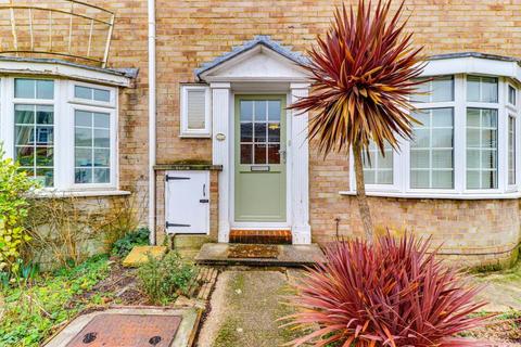 3 bedroom terraced house to rent, Sandalwood, Guildford GU2