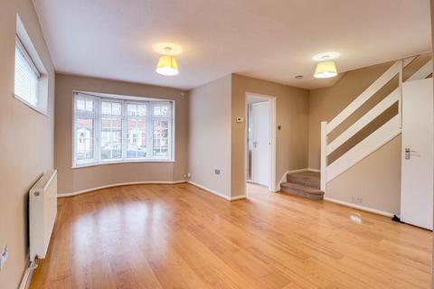3 bedroom terraced house to rent, Sandalwood, Guildford GU2