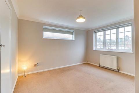 3 bedroom terraced house to rent, Sandalwood, Guildford GU2