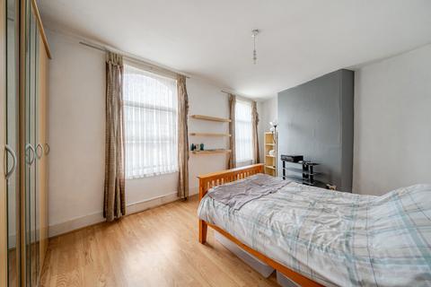 4 bedroom end of terrace house for sale, New Road, Crouch End, London, N8