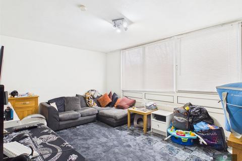 2 bedroom flat for sale, Warnham Road, Crawley RH10