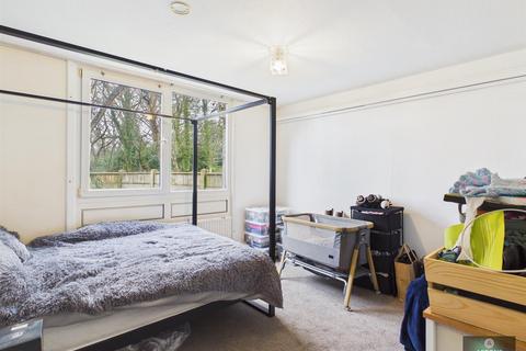 2 bedroom flat for sale, Warnham Road, Crawley RH10