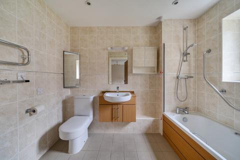 2 bedroom retirement property for sale, Clover Leaf Court, Ackender Road, Alton, Hampshire, GU34