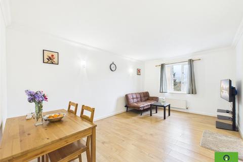 2 bedroom flat for sale, Monkwood Close, Romford RM1