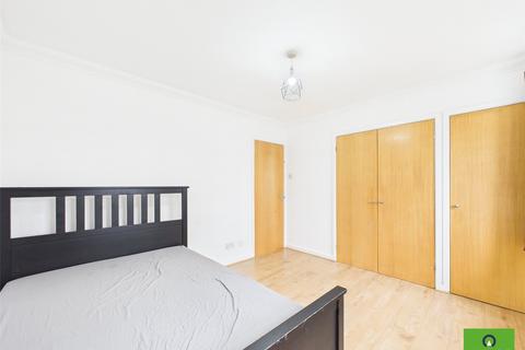 2 bedroom flat for sale, Monkwood Close, Romford RM1