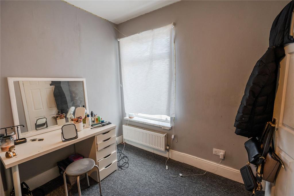 Bedroom 2 (2)