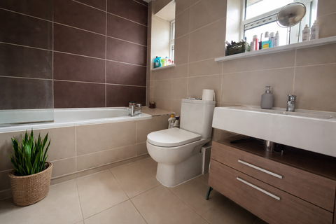 3 bedroom flat to rent, Grove Road, London SW13