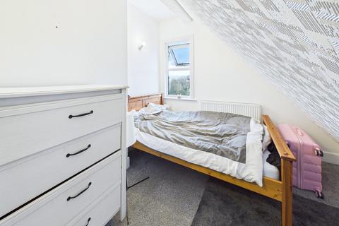 1 bedroom in a house share to rent, Manorcrofts Road, Egham, TW20