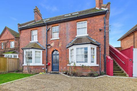 1 bedroom in a house share to rent, Manorcrofts Road, Egham, TW20