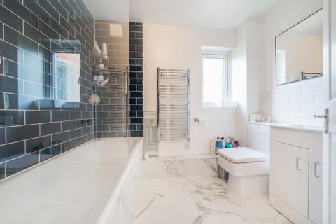 2 bedroom flat for sale, Peartree Avenue, Earlsfield, London, SW17