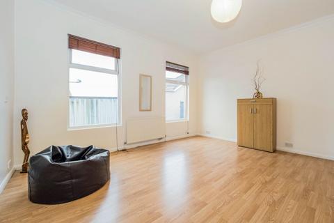 1 bedroom flat for sale, New Barn Street, London, E13