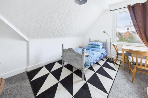 1 bedroom in a house share to rent, Manorcrofts Road, Egham, TW20