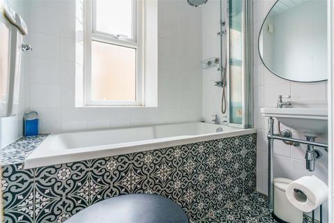 3 bedroom terraced house to rent, Lansdowne Gardens, Newcastle upon Tyne