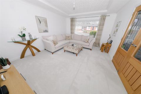 3 bedroom detached bungalow for sale, John Knox Gardens, Glenrothes