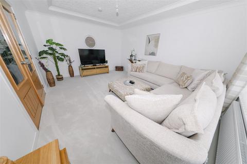 3 bedroom detached bungalow for sale, John Knox Gardens, Glenrothes