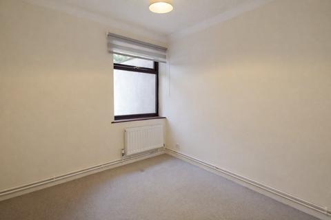 undefined, Hamlin Court