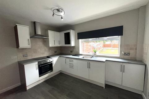 3 bedroom mews to rent, Stamford Avenue, Stalybridge SK15
