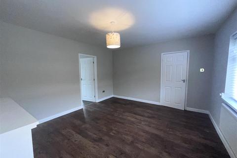 3 bedroom mews to rent, Stamford Avenue, Stalybridge SK15