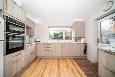 3 bedroom detached house for sale, Bartel Close, Leverstock Green, Hertfordshire, HP3 8LX