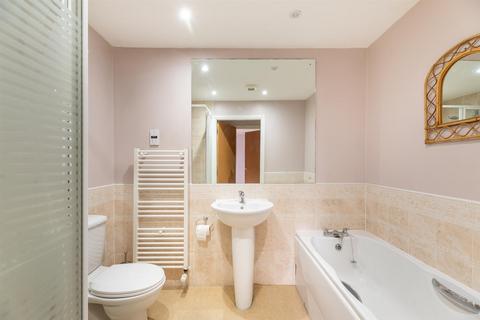 2 bedroom flat for sale, Narrowboat Wharf, Rodley LS13