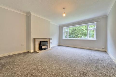 2 bedroom flat to rent, Wetherby Road, Roundhay, Leeds, LS8