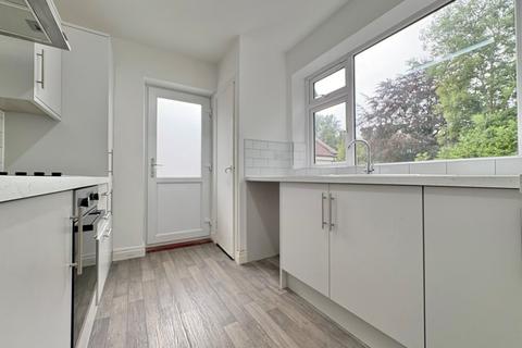 2 bedroom flat to rent, Wetherby Road, Roundhay, Leeds, LS8