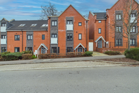 2 bedroom apartment for sale, Kennedy Avenue, High Wycombe, Buckinghamshire, HP11 1BX
