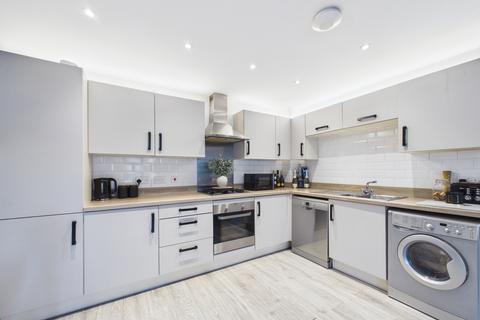 2 bedroom apartment for sale, Kennedy Avenue, High Wycombe, Buckinghamshire, HP11 1BX