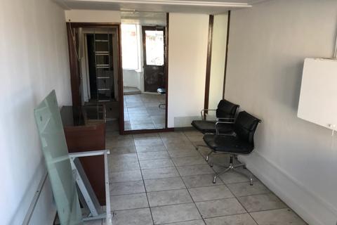 Retail property (high street) to rent - Westbourne Drive, Forest Hill, SE23