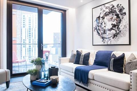 3 bedroom flat to rent, Charles Clowes Walk, London SW11