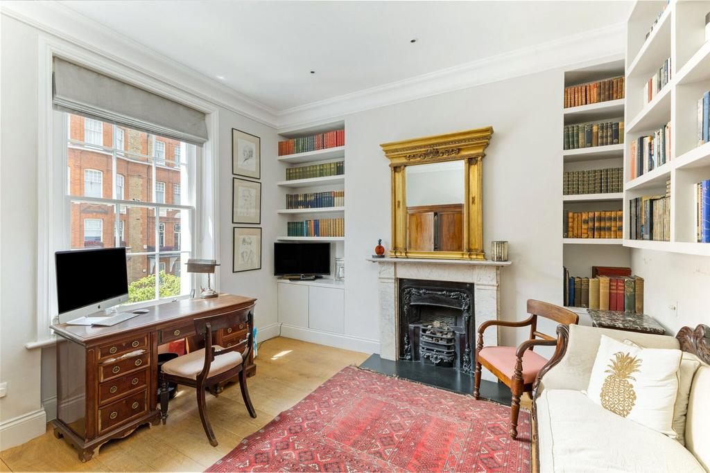 Bedroom / Study