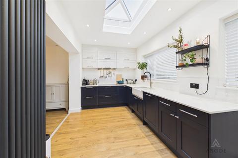 3 bedroom semi-detached house for sale, Lichfield Road, Burton-On-Trent DE14