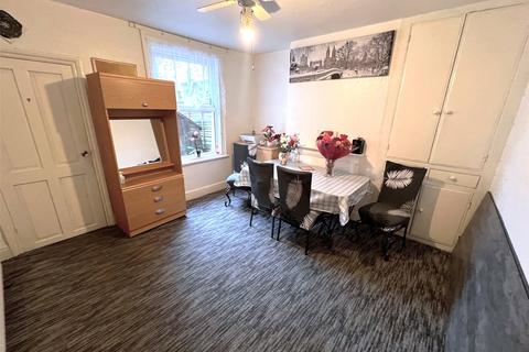 3 bedroom terraced house to rent, Mill Road, Northamptonshire NN8