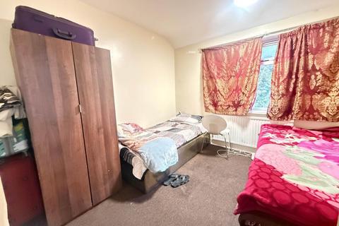 3 bedroom semi-detached house for sale, Dorchester Waye, Hayes