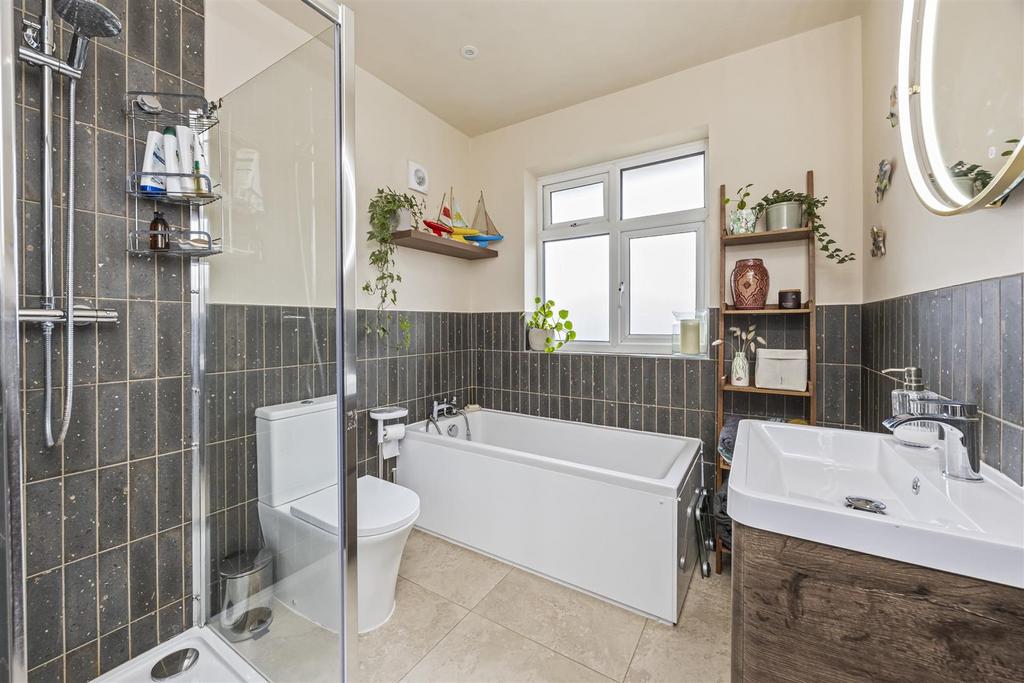 Family Bath & Shower Room