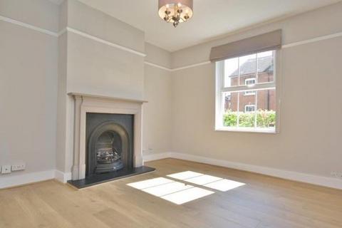 4 bedroom semi-detached house to rent, Markenfield Road, Guildford