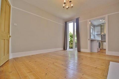 4 bedroom semi-detached house to rent, Markenfield Road, Guildford