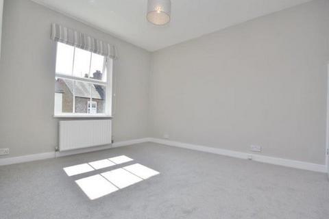 4 bedroom semi-detached house to rent, Markenfield Road, Guildford