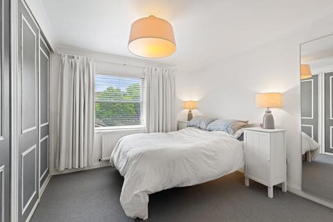 1 bedroom apartment to rent, Collinson Walk, London SE1