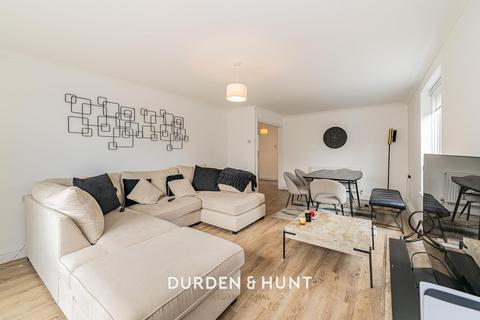 2 bedroom apartment for sale, High Road, Buckhurst Hill, IG9