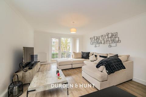2 bedroom apartment for sale, High Road, Buckhurst Hill, IG9