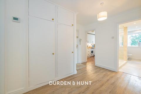 2 bedroom apartment for sale, High Road, Buckhurst Hill, IG9
