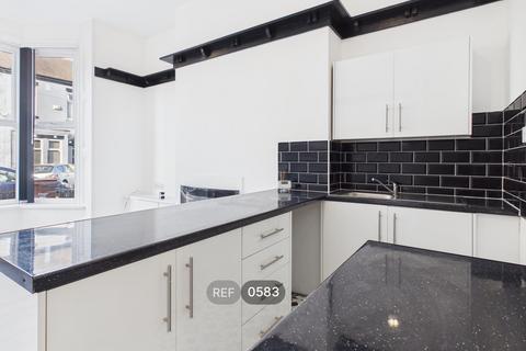 1 bedroom flat to rent, Albany Street, HU3